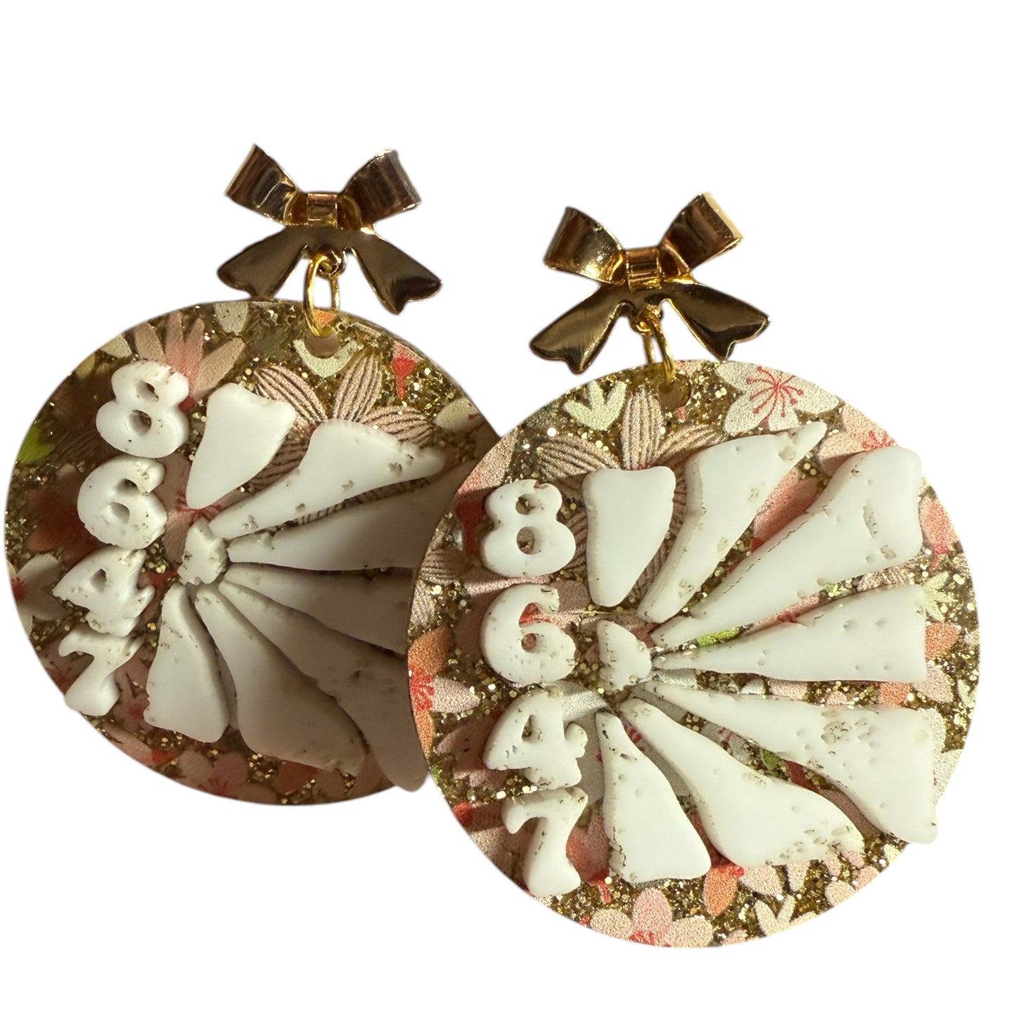 8647 Gold Peach And White Floral Round Acrylic Dangles With Gold Bow Posts