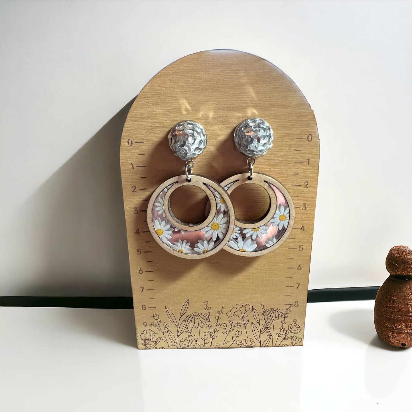 Light Wood With Daisy Silver Acrylic Earrings