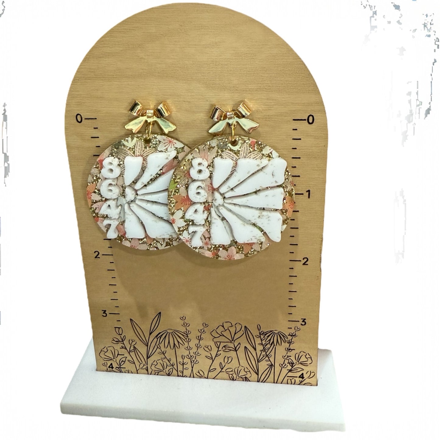 8647 Gold Peach And White Floral Round Acrylic Dangles With Gold Bow Posts