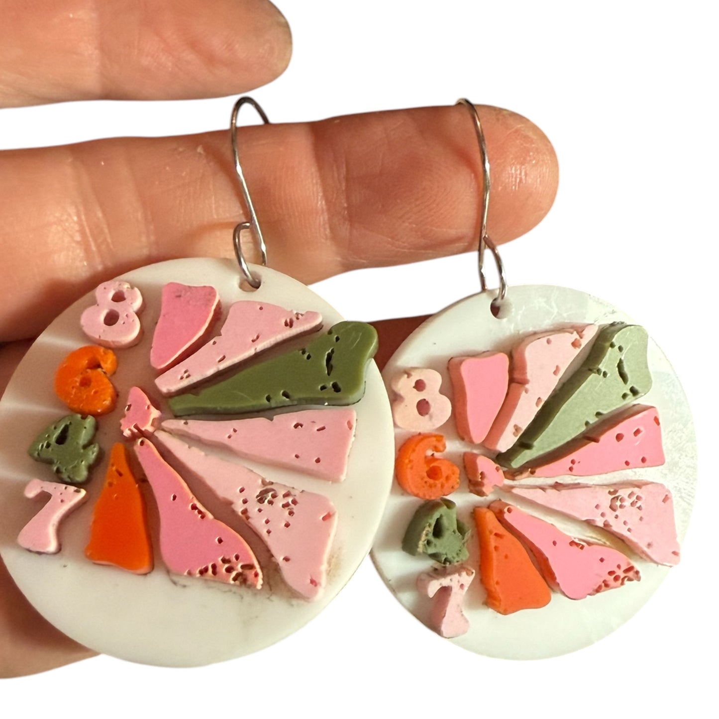 8647 White Round Acrylic Dangles With Pink Orange Green Numbers And Gold Wires