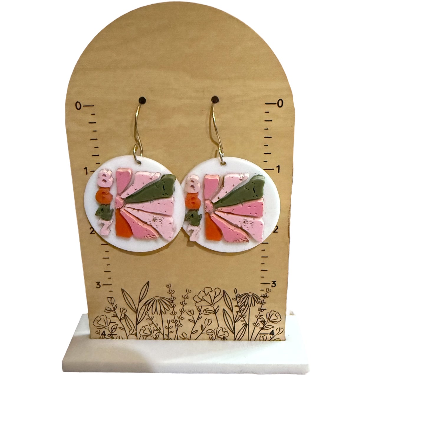 8647 White Round Acrylic Dangles With Pink Orange Green Numbers And Gold Wires